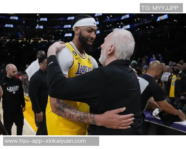 马刺主帅庆祝出线全队欢欣鼓舞战胜多支强队展现实力