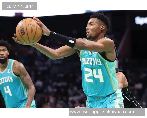 布兰登米勒半场表现出色10中5罚球6中5贡献17分3篮板4助攻状态火热